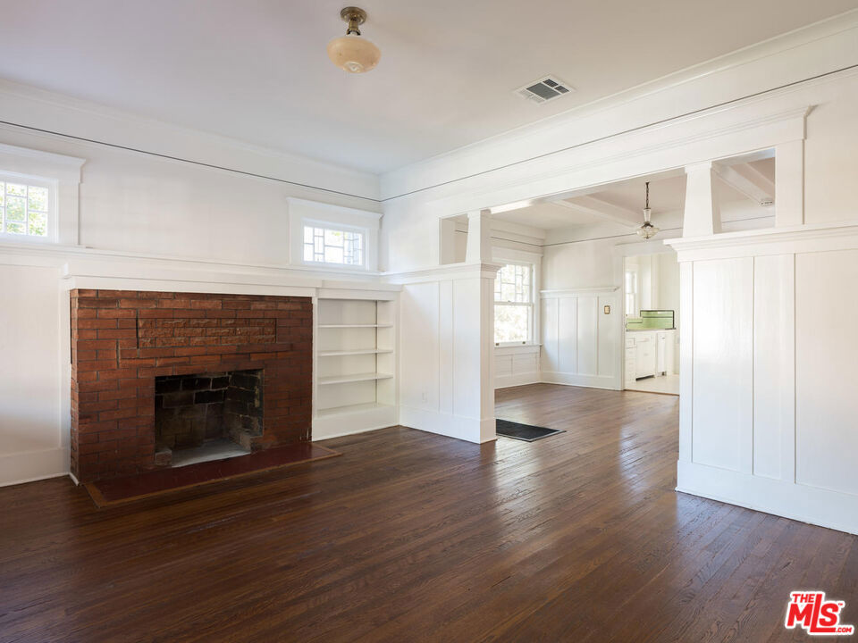 412 W Windsor Road Property Photo 4