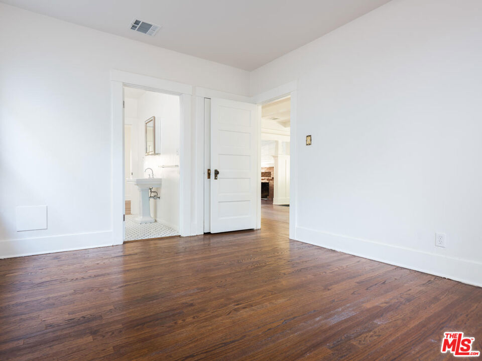 412 W Windsor Road Property Photo 17