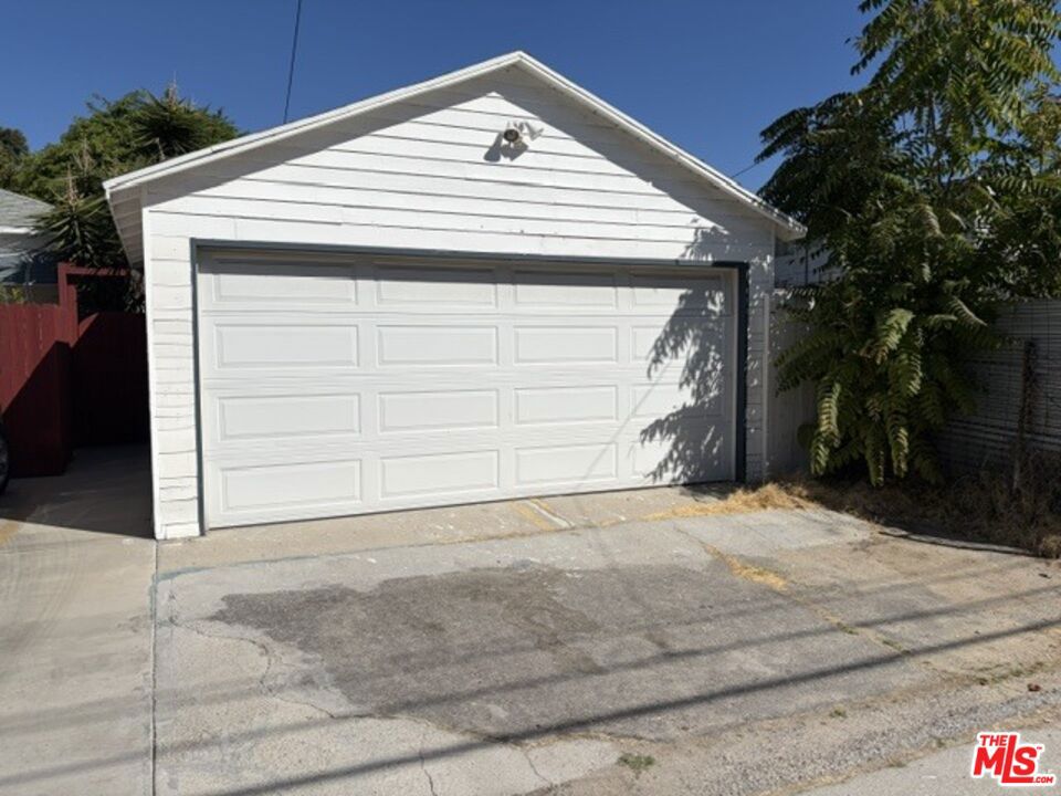 412 W Windsor Road Property Photo 27