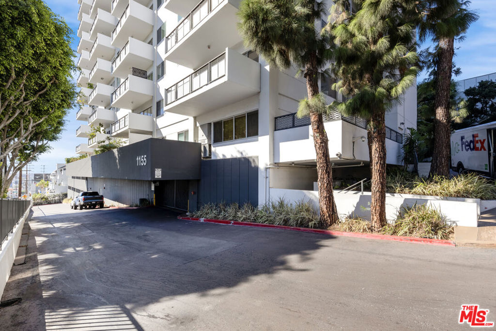 1155 N La Cienega Boulevard 205 Property Photo 26