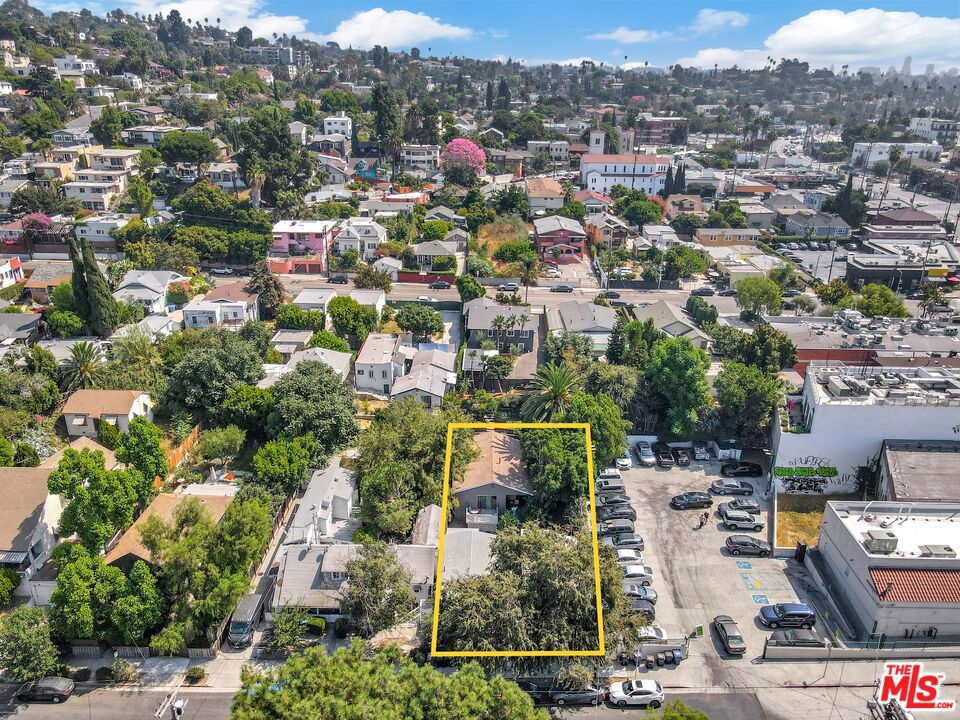 1118 Sanborn Avenue Property Photo 3