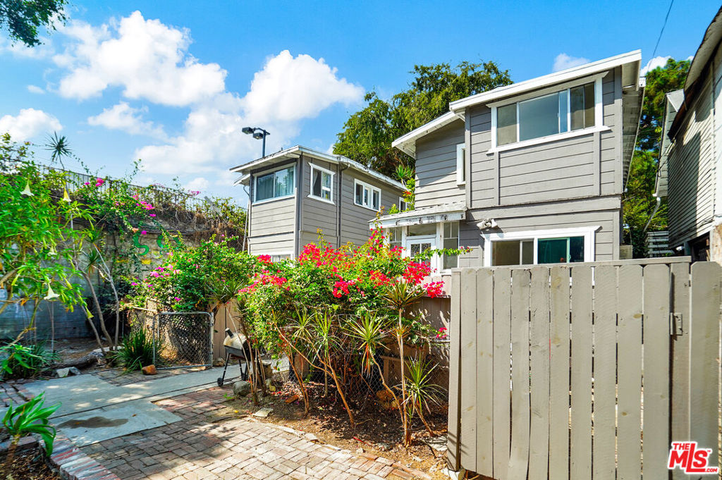 1118 Sanborn Avenue Property Photo 6