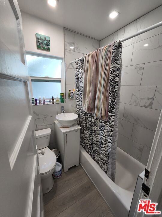 1118 Sanborn Avenue Property Photo 9