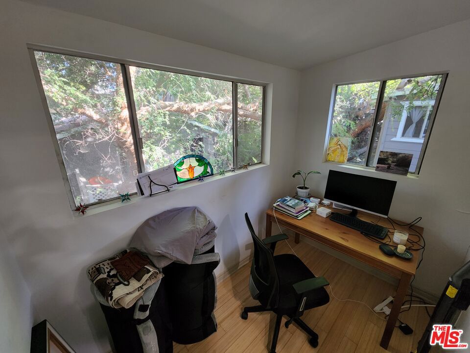 1118 Sanborn Avenue Property Photo 12
