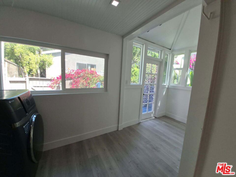 1118 Sanborn Avenue Property Photo 13