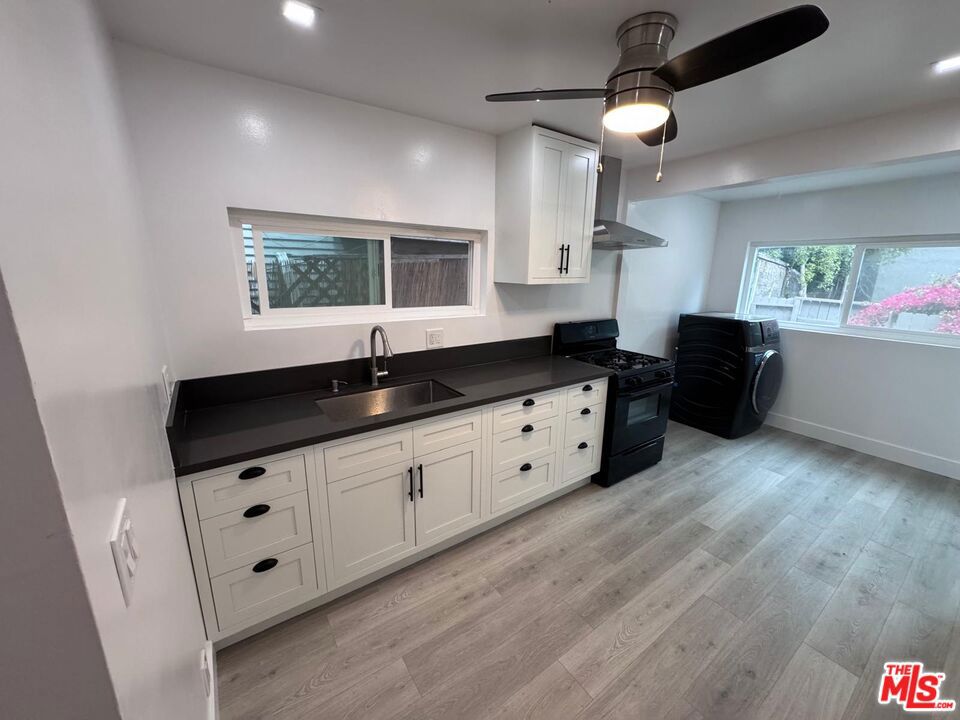 1118 Sanborn Avenue Property Photo 14