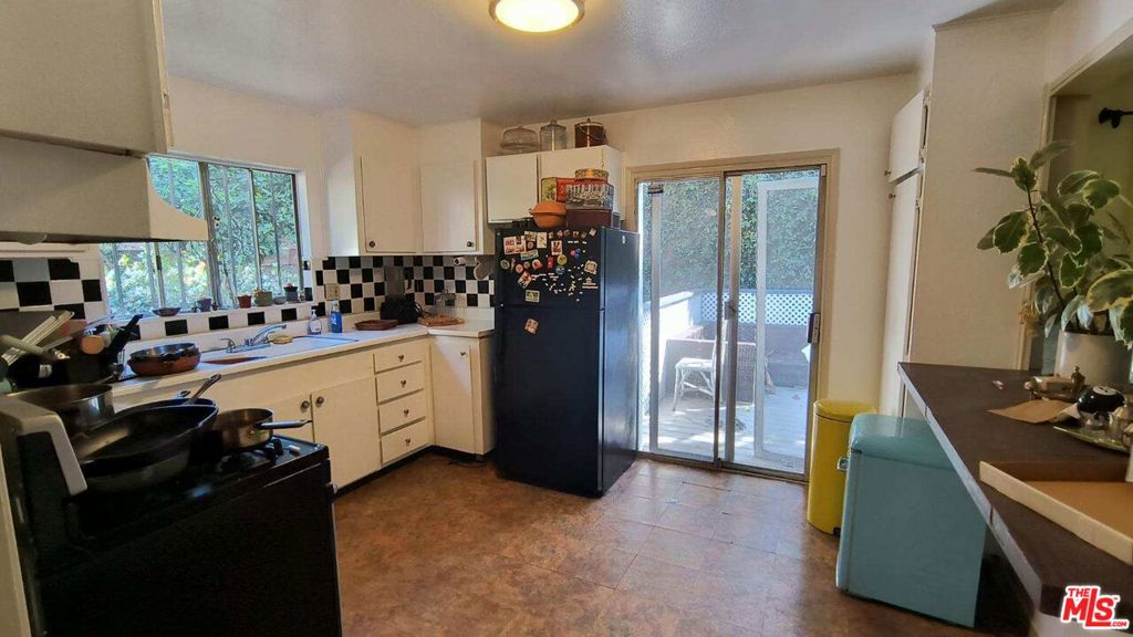 1118 Sanborn Avenue Property Photo 21