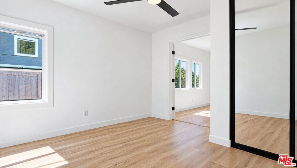 4055 Hamilton Street Front Unit Property Photo 6
