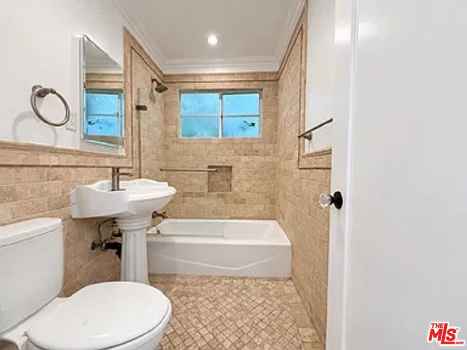 1212 10th Street 10 Property Photo 2