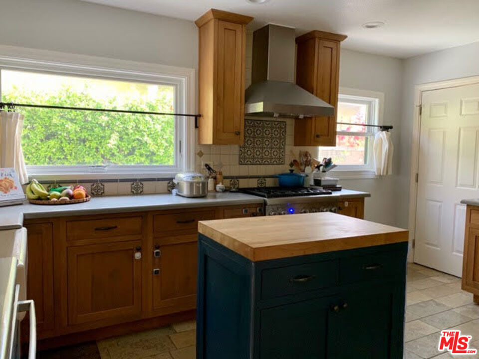 2905 Somerset Drive Property Photo 8