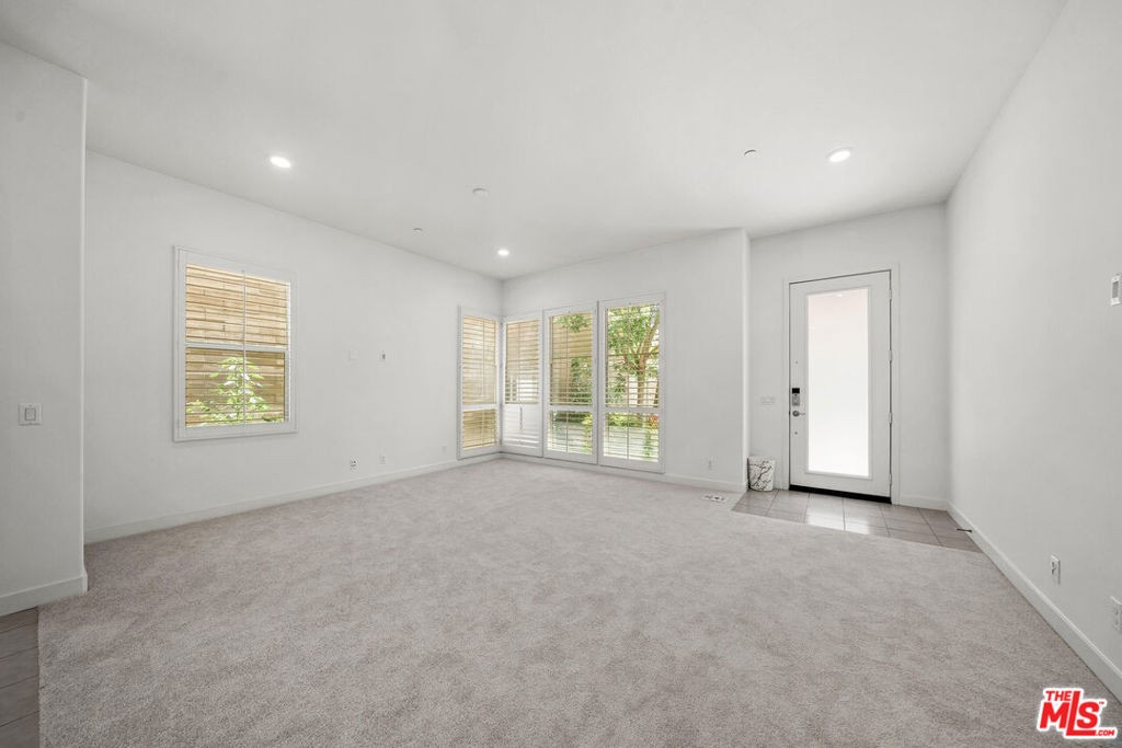 150 Newall Property Photo 4