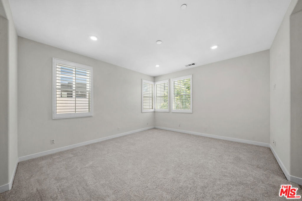 150 Newall Property Photo 17