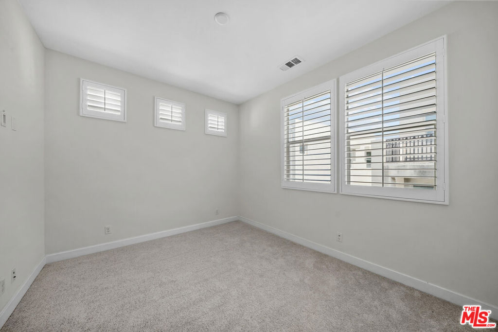 150 Newall Property Photo 18