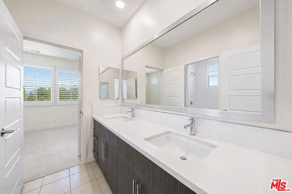 150 Newall Property Photo 21