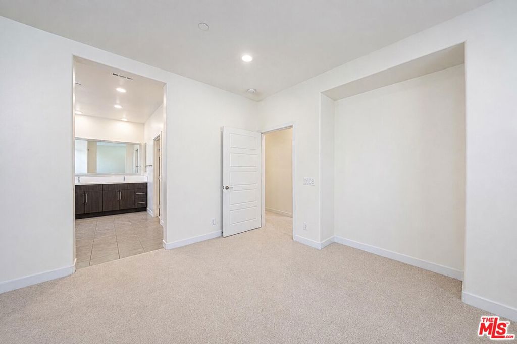 150 Newall Property Photo 23
