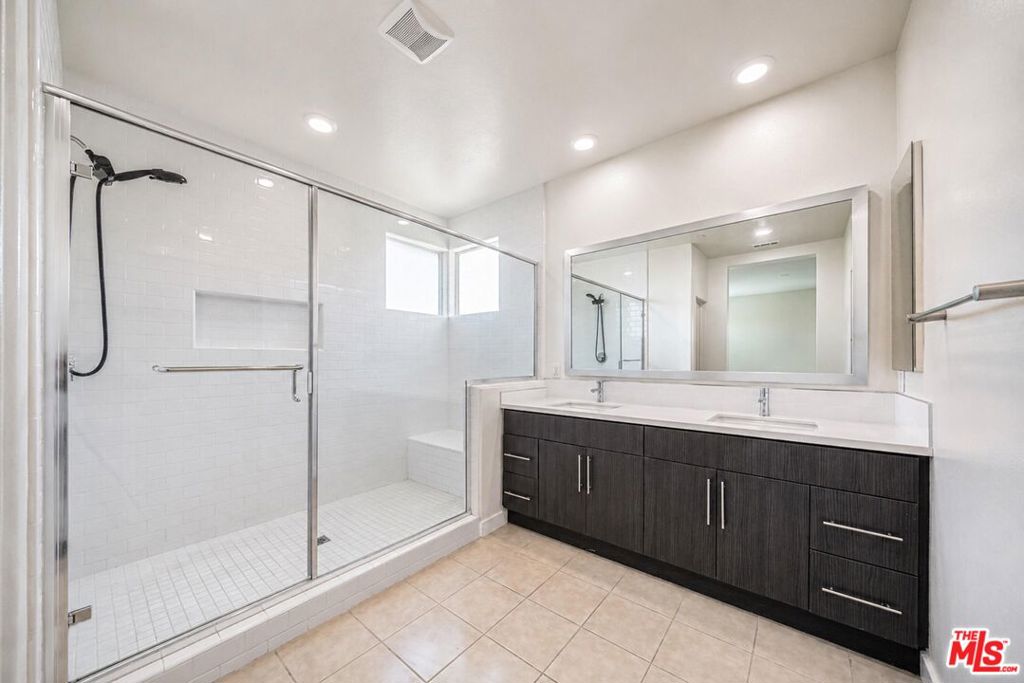 150 Newall Property Photo 25