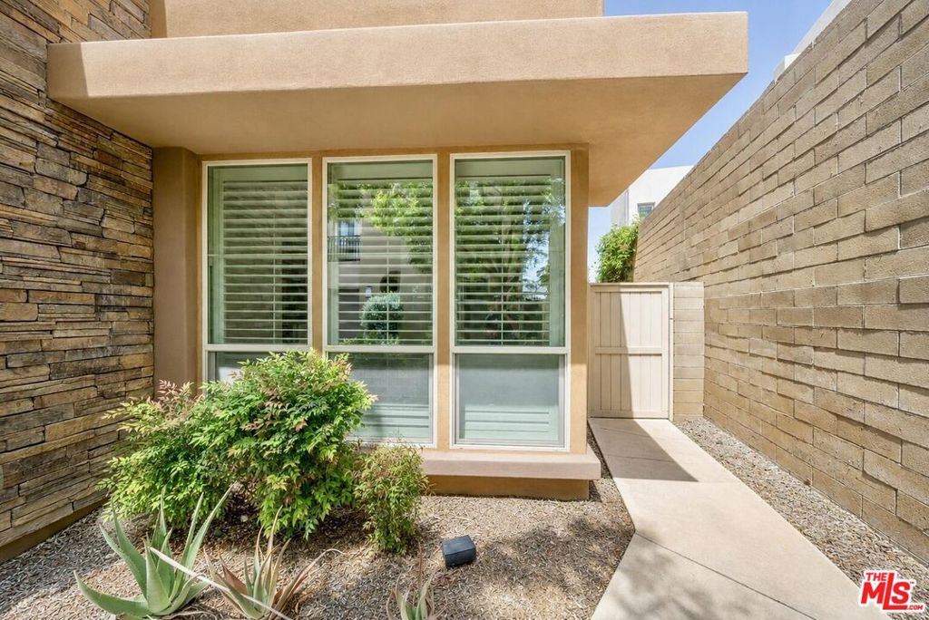 150 Newall Property Photo 27