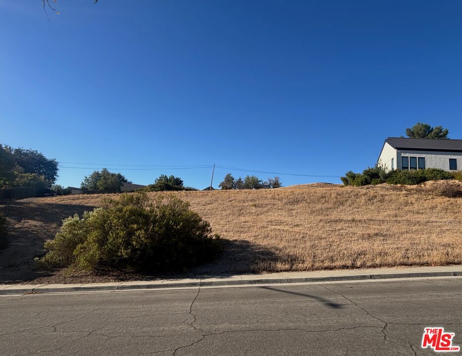 304 Maplewood Court Property Photo 2