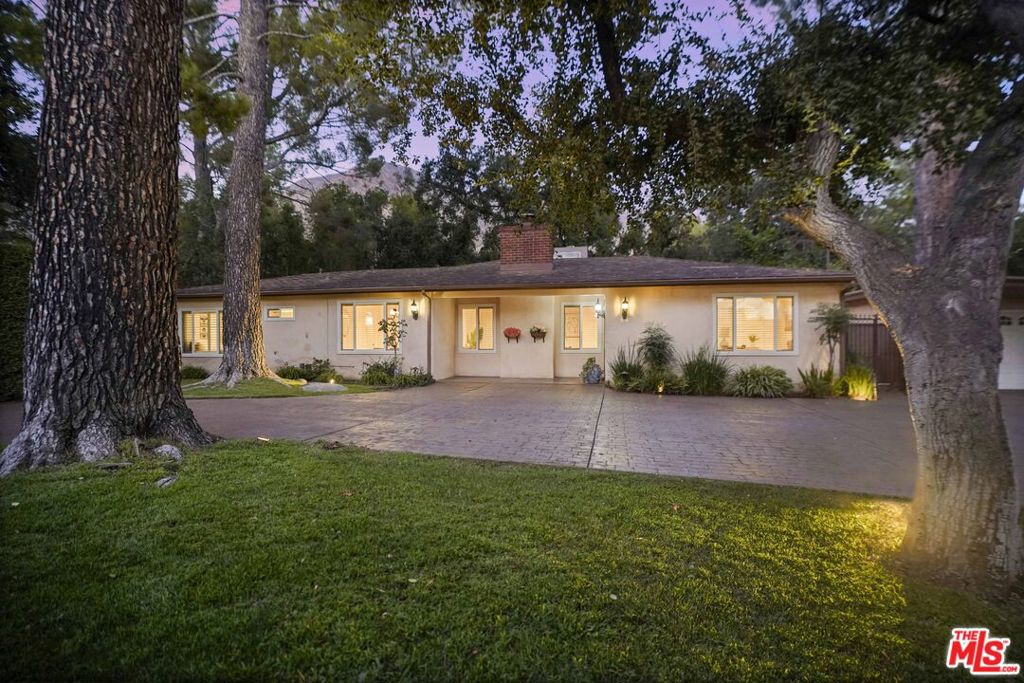 2452 N Altadena Drive Property Photo 27
