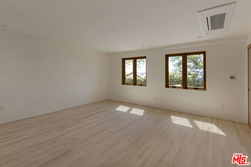 1619 1/2 N Benton Way Property Photo 4