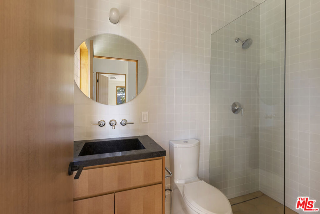 1619 1/2 N Benton Way Property Photo 7