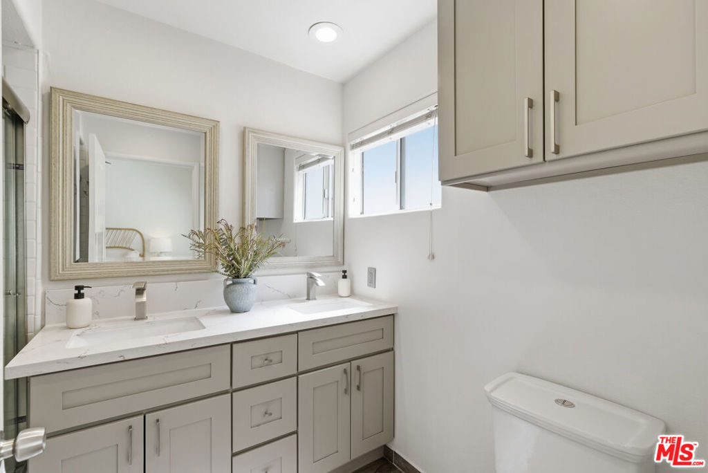 11110 Camarillo Street 122 Property Photo 17
