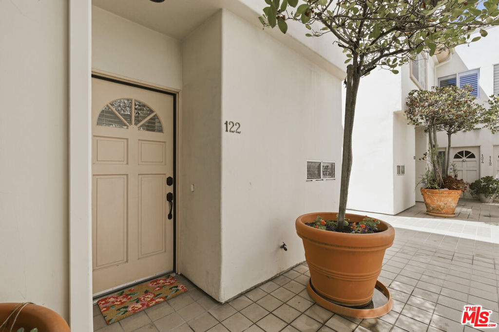 11110 Camarillo Street 122 Property Photo 23