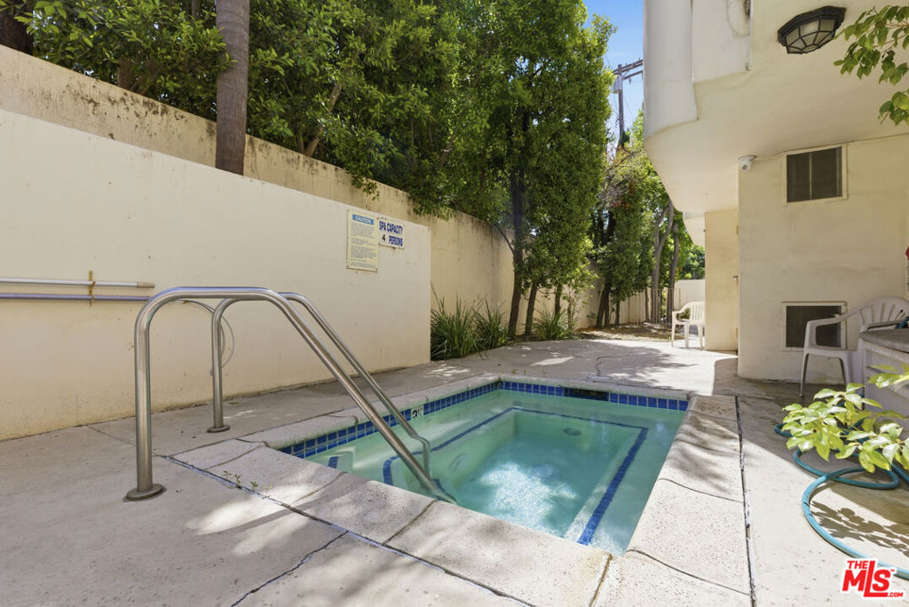 11110 Camarillo Street 122 Property Photo 25