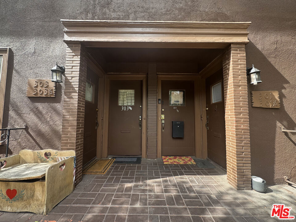 301 S Norton Avenue Property Photo 4
