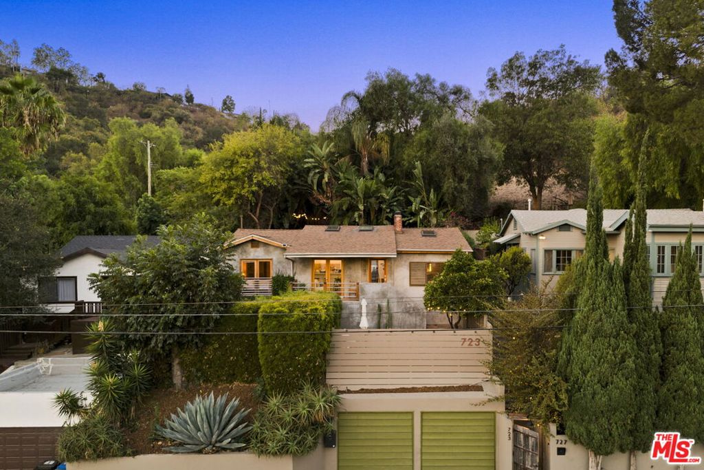 723 Terrace 49 Property Photo 1