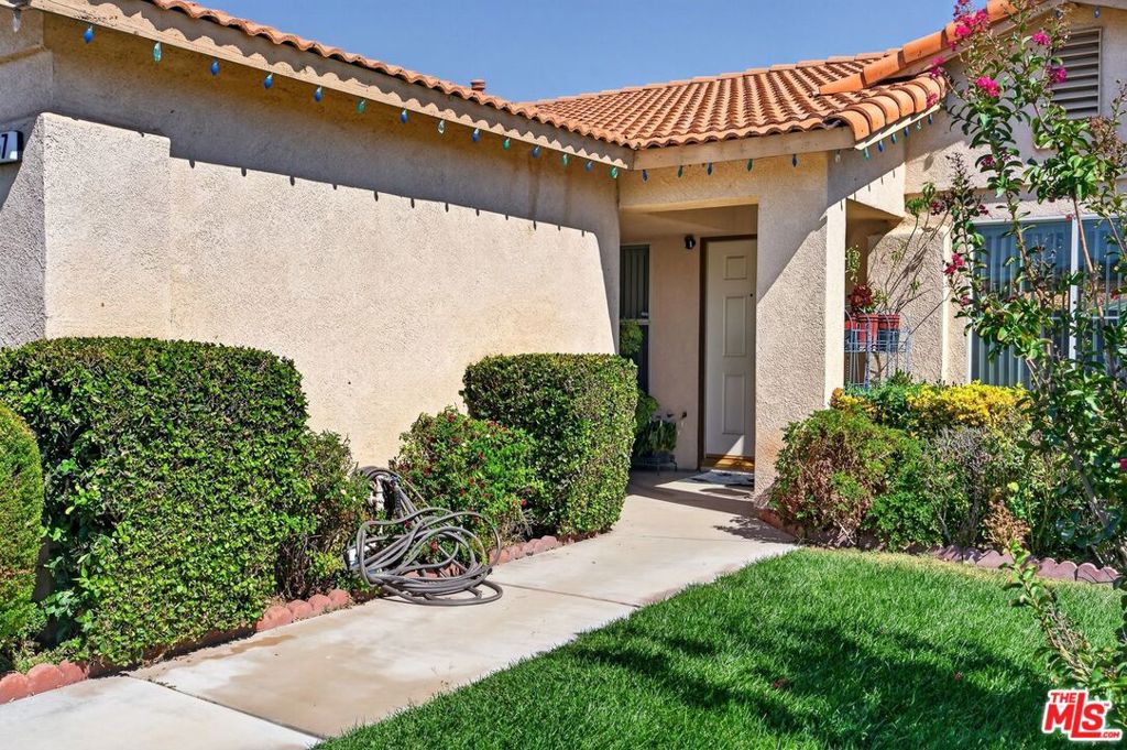 1657 Clyde Street Property Photo 4