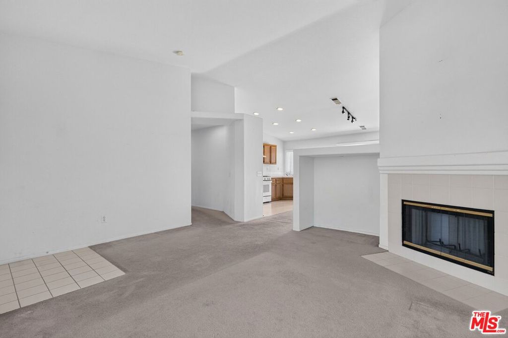 1657 Clyde Street Property Photo 6