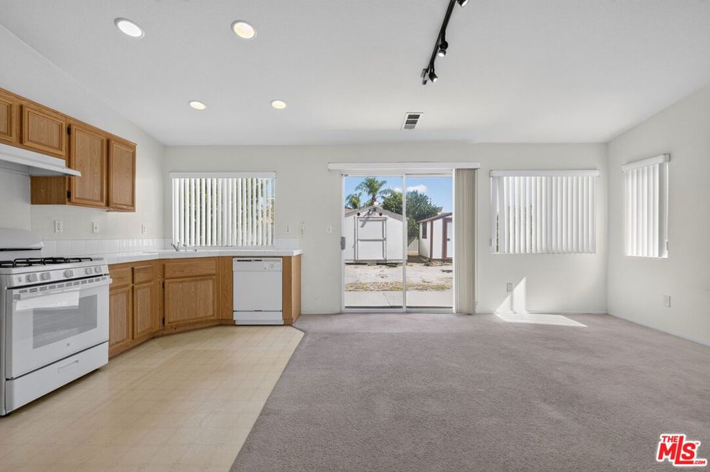 1657 Clyde Street Property Photo 10