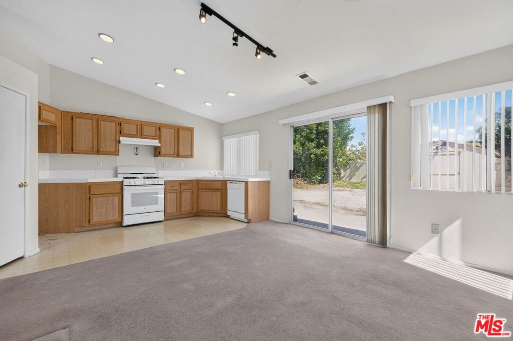 1657 Clyde Street Property Photo 11