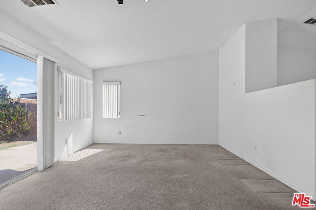 1657 Clyde Street Property Photo 12