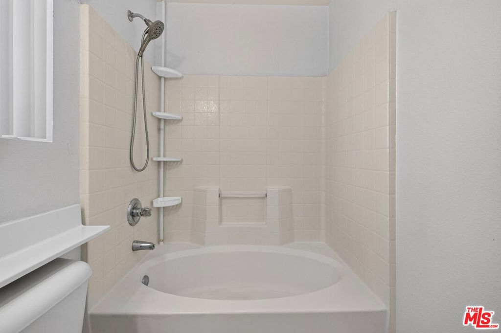 1657 Clyde Street Property Photo 17