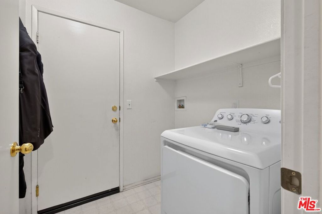 1657 Clyde Street Property Photo 20