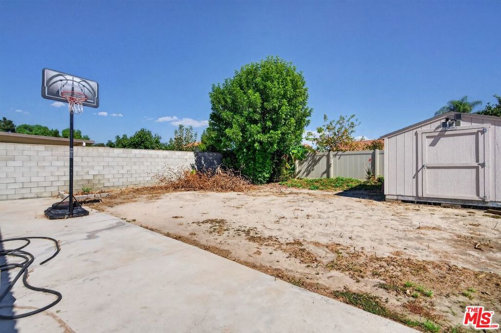 1657 Clyde Street Property Photo 21