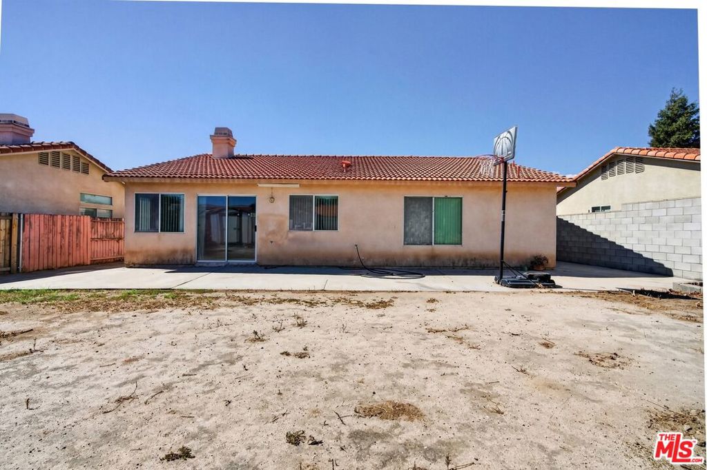 1657 Clyde Street Property Photo 23