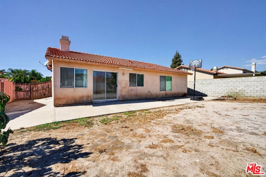 1657 Clyde Street Property Photo 24