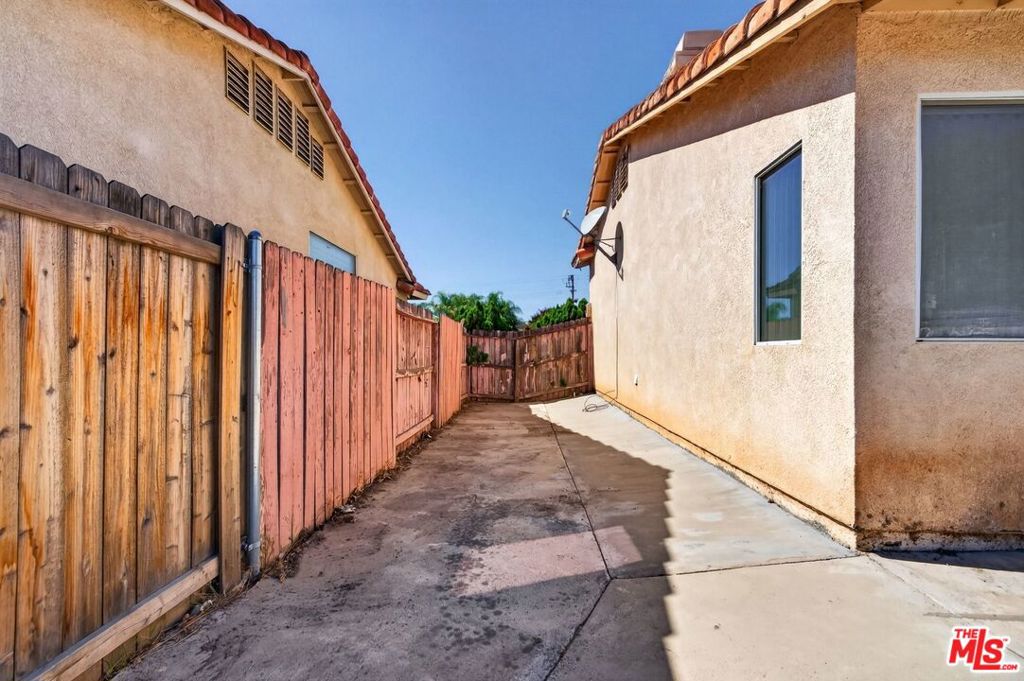 1657 Clyde Street Property Photo 25
