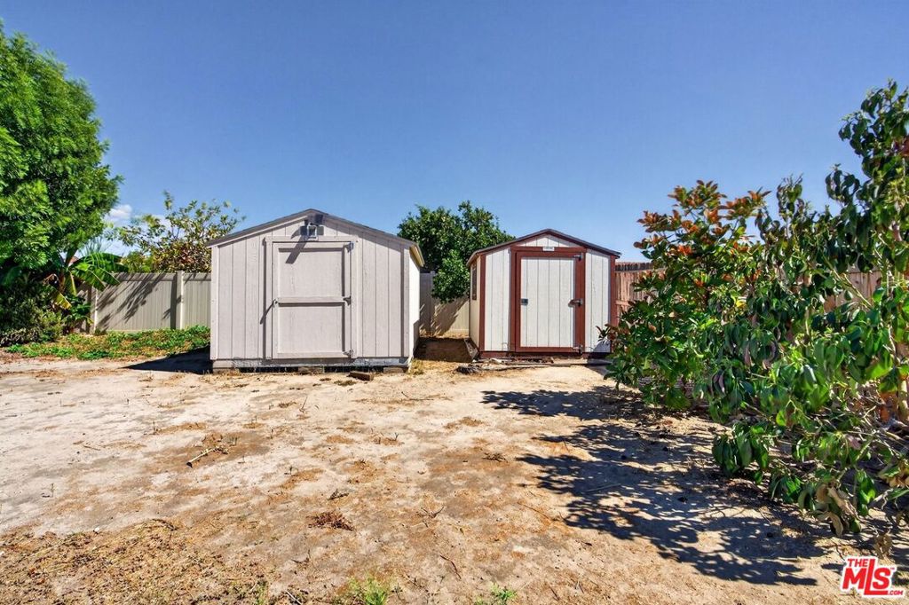 1657 Clyde Street Property Photo 26