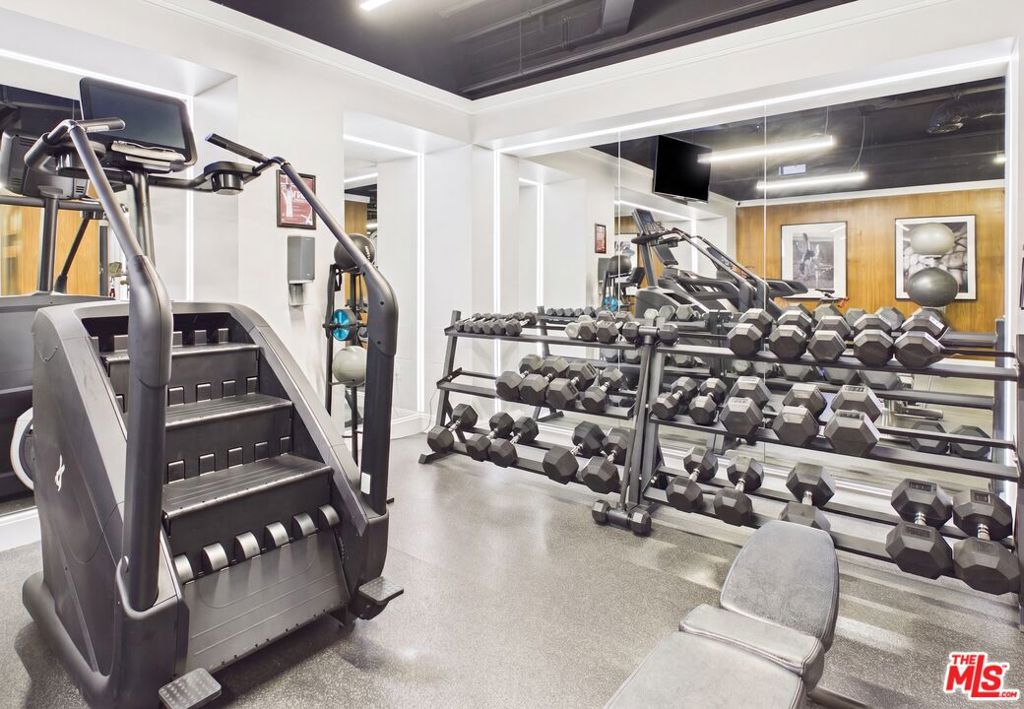 10700 Wilshire Boulevard 406 Property Photo 19
