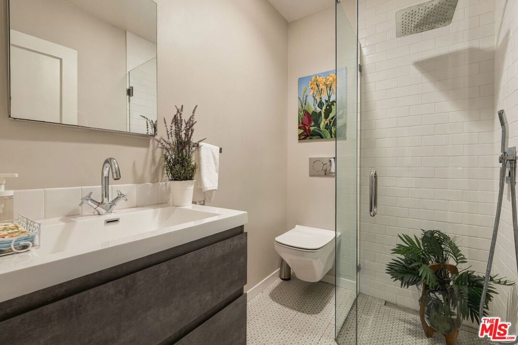 1833 Armacost Avenue Property Photo 18