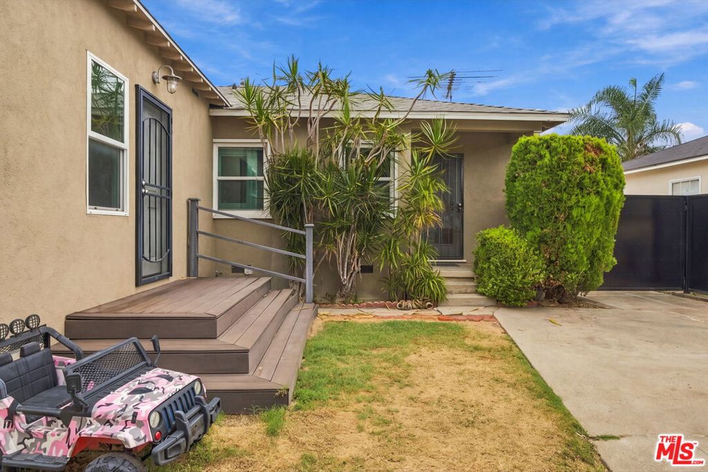 1833 Armacost Avenue Property Photo 30