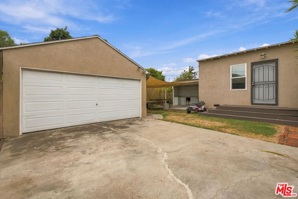 1833 Armacost Avenue Property Photo 33