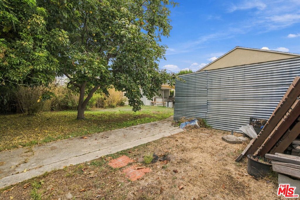 1833 Armacost Avenue Property Photo 35
