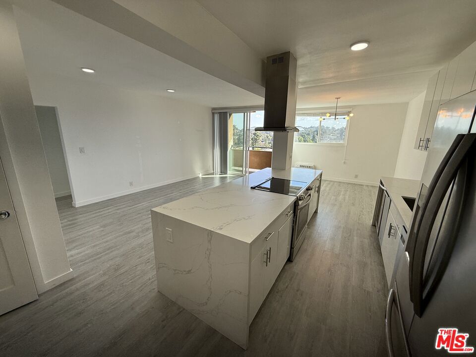 3461 Waverly Drive 306 Property Photo 2