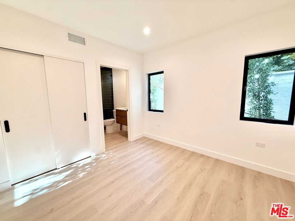2707 Benedict Street 1/2 Property Photo 9