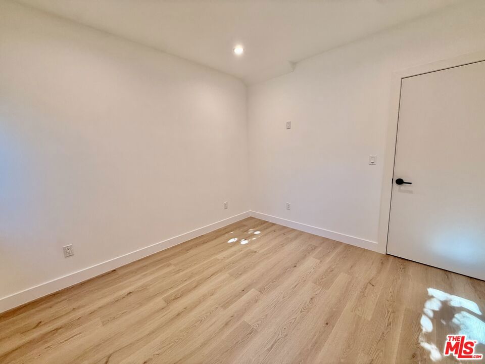 2707 Benedict Street 1/2 Property Photo 10